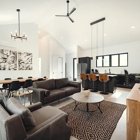 Forks River Haus - Home On River - Traverse City